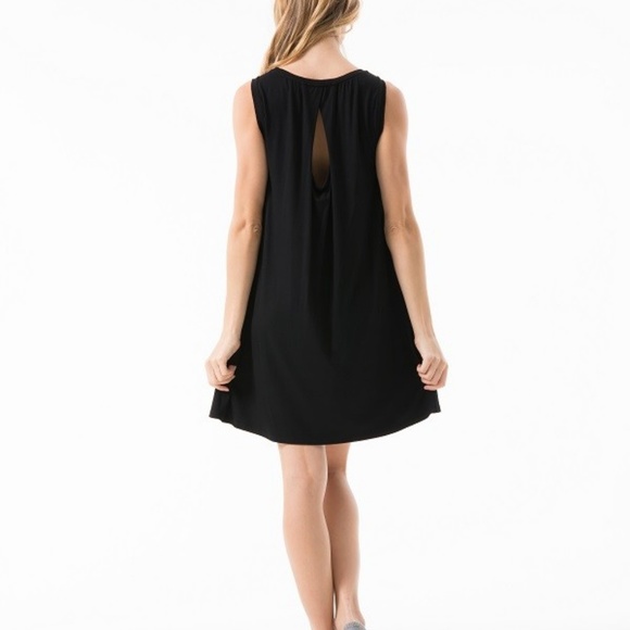 KEY HOLE DRESS - Picture 2 of 2